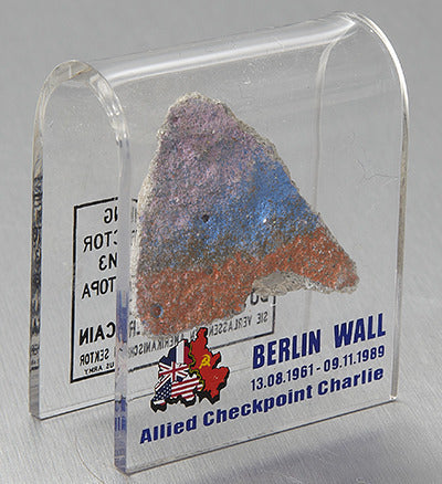 Original-Mauerstück/Stein-der-Berliner-Mauer-berlindeluxe-berlinermauer-akruelglas-tuerkies