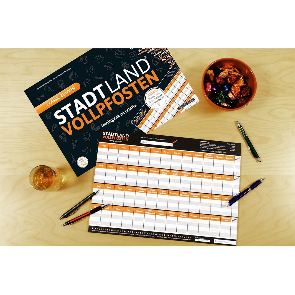 Stadt-Land-Vollpfosten-Classic-Edition-berlindeluxe-kalender-orange-tisch