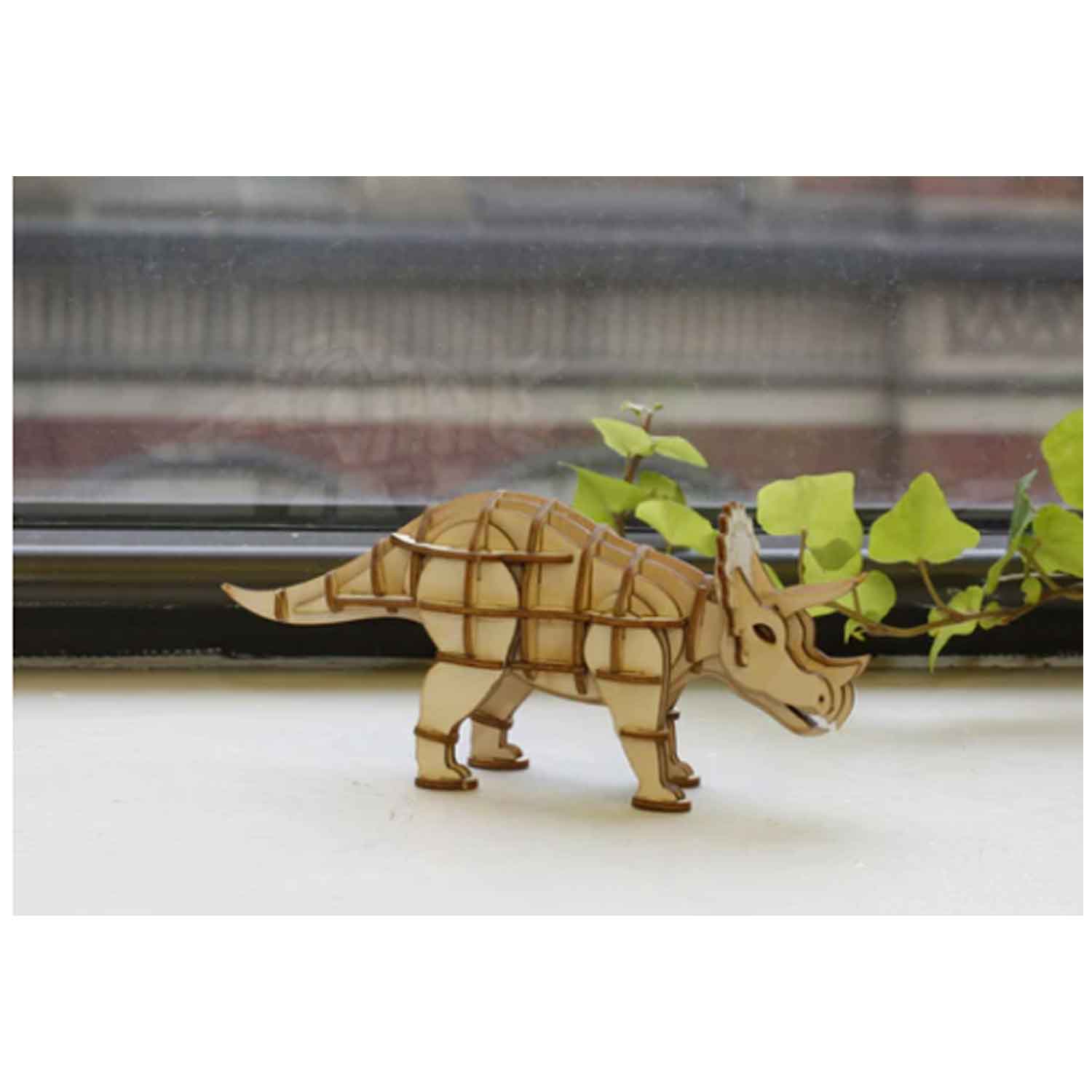 Dinosaurier-Triceratops-3D-Holzpuzzle-v-Kikkerland-berlindeluxe-dinosurier-holz-fenster